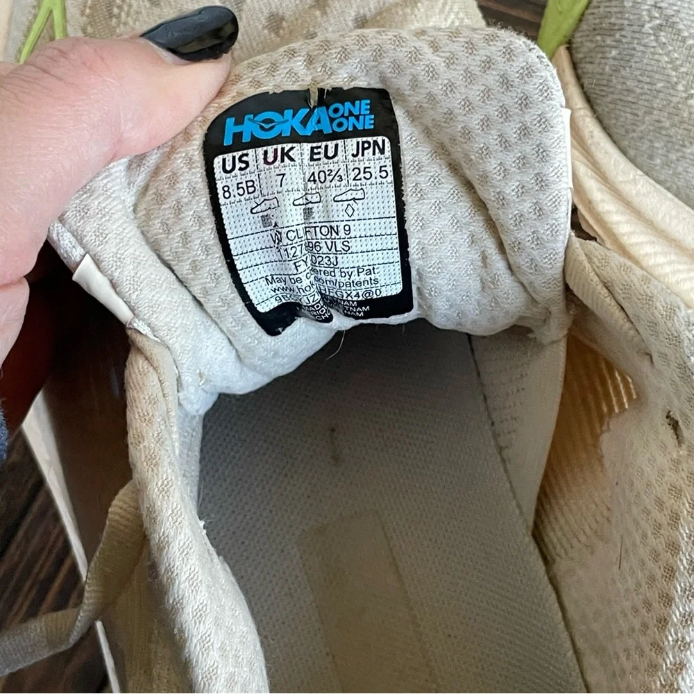 HOKA Clifton Sneaker Size‎ 8.5